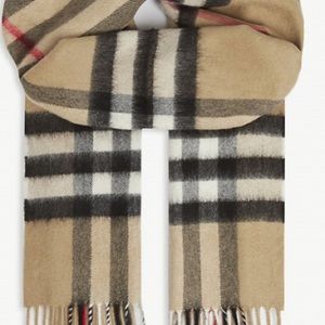 Meet your Posher, Genevieve